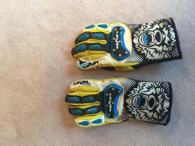 Used Adult Men's Medium Level