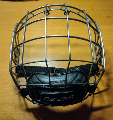Used Medium Bauer 7500 M/M Face Mask