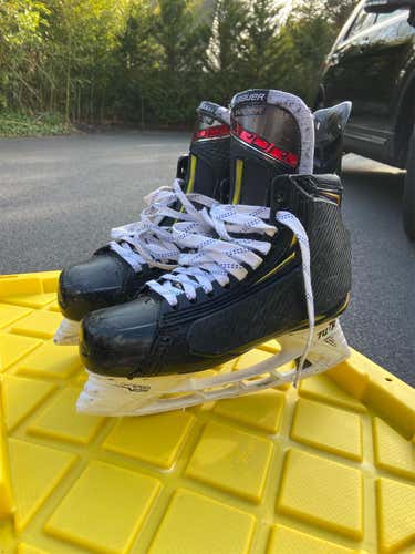 Used Bauer Supreme 2S Pro D&R (Regular) Pro Stock Size 8.5 Hockey Skates