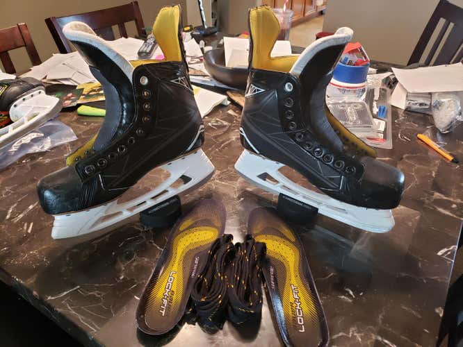 Bauer Supreme S160 Hockey Skates size 9 EE (Extra Wide) NICE