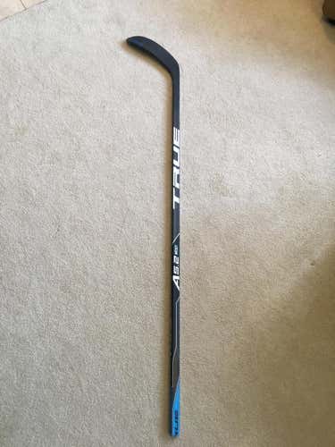 Used Senior True Right Handed A5.2 SBP Hockey Stick Grip Toe