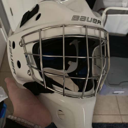 White Senior Bauer NME 8 Goalie Mask