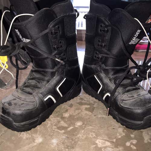 Men's 7.0 (Women's 8.0) Burton Invader Snowboard Boots