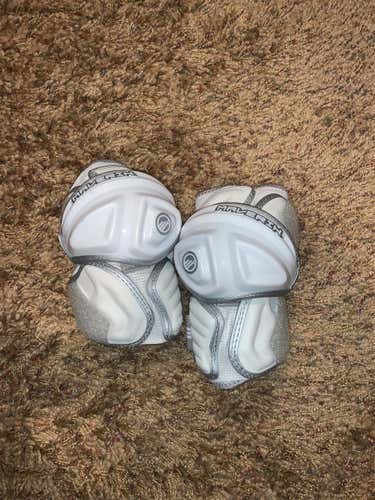 New Medium Maverik Maybach Duece Arm Pads