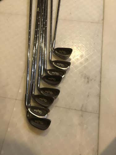 Used Men's Right Handed Iron Set Regular Flex Steel Shaft