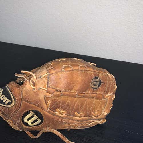 Brown Used Infield A200 11.25" Baseball Glove