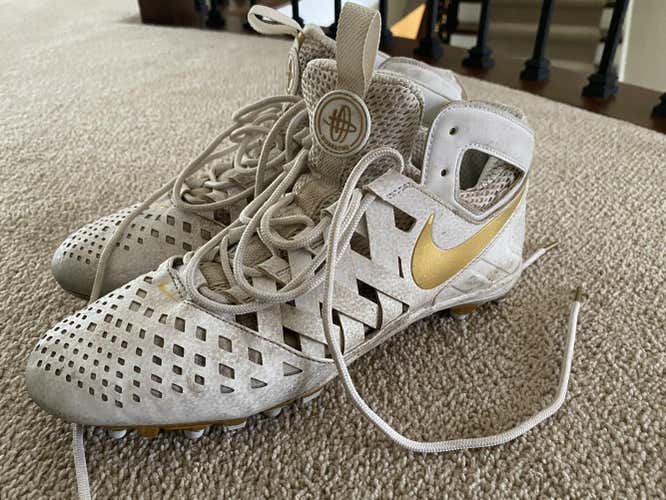 Gold Chrome Hurache Adult 10 (Women's 11) Nike