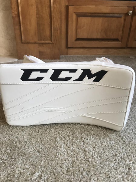 White Senior Used CCM Regular Extreme Flex III