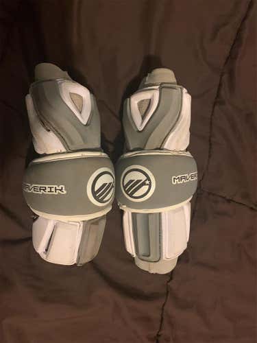 Used Medium Maverik Rome RX Arm Pads