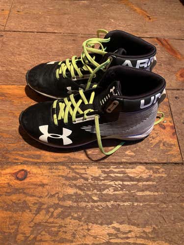 Youth Size 4 Under Armour