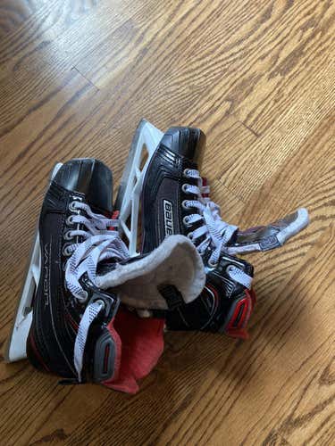 Used Junior Bauer X900 Hockey Goalie Skates D&R (Regular) Size 5