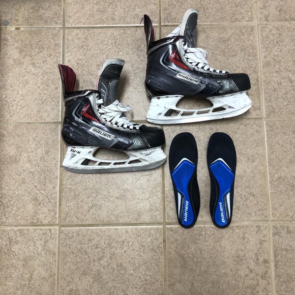 Used Bauer Vapor APX2 E&W (Wide) Pro Stock Size 9 Hockey Skates