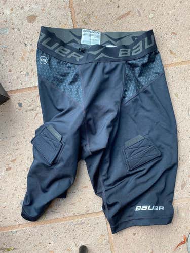 New w/o Tags Boy’s XL Bauer Compression Shorts