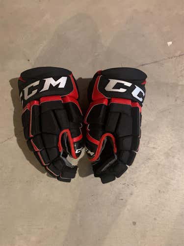 Blackhawks CCM U+ Crazy Light 14" Pro Stock Gloves