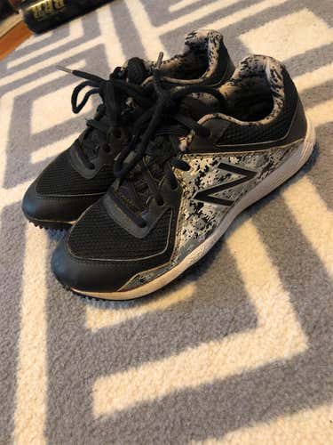 New Balance Turf Cleats Size 4.5 Youth