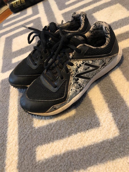 New Balance Turf Cleats Size 4.5 Youth