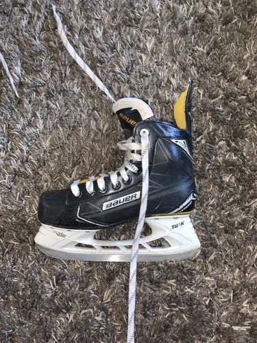 Used Bauer Supreme 170 D&R (Regular)  Size 4 Hockey Skates