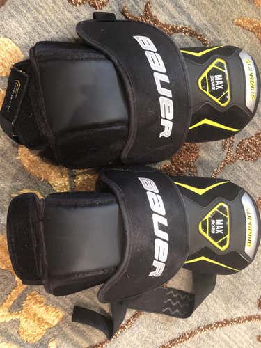 New Goalie Senior Bauer Supreme Knee Pads