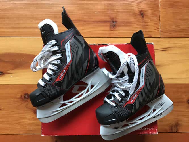 Size 13 Youth New CCM JetSpeed 250 Hockey Skates D&R (Regular)