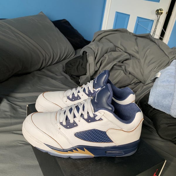 White Men's 10 (Women's 11) Air Jordan Shoes