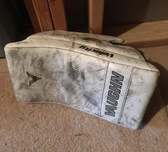 White Senior Regular Velocity V5 Pro Stock