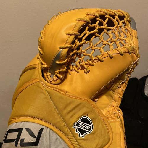 Gold Used Senior Reebok Trapper Glove & Blocker SET