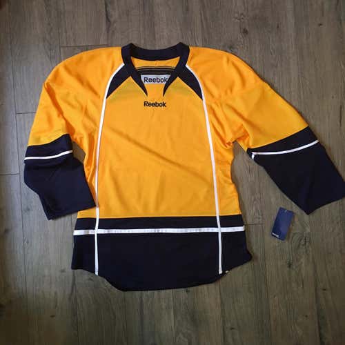 NWT Adult Small Reebok Gamewear Jersey- Nashville Predators