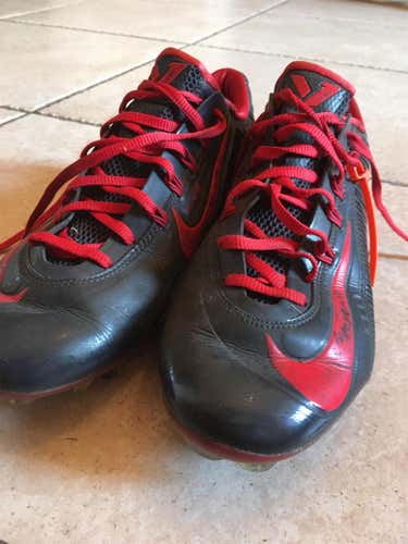 Red Unisex Molded Cleats Low Cut