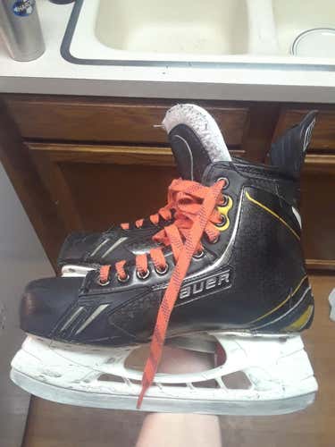 Senior Used Bauer Supreme TotalOne NXG Hockey Skates EE (Extra Wide) Size 7.5