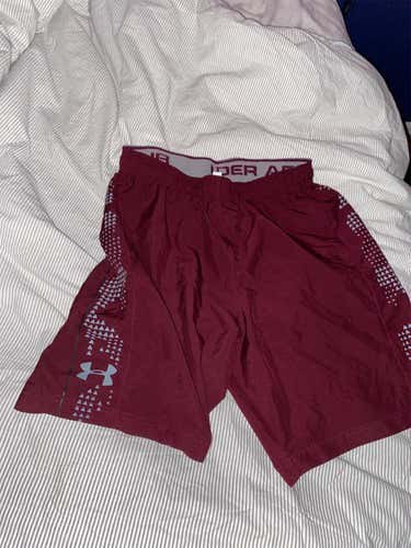 Men's Under Armour Size Medium Burgundy/Maroon Shorts