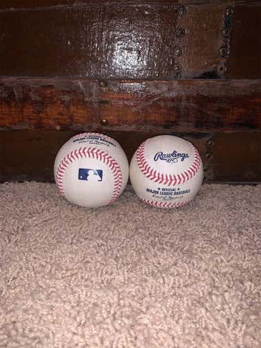 2 New Rawlings Baseballs ( MLB )