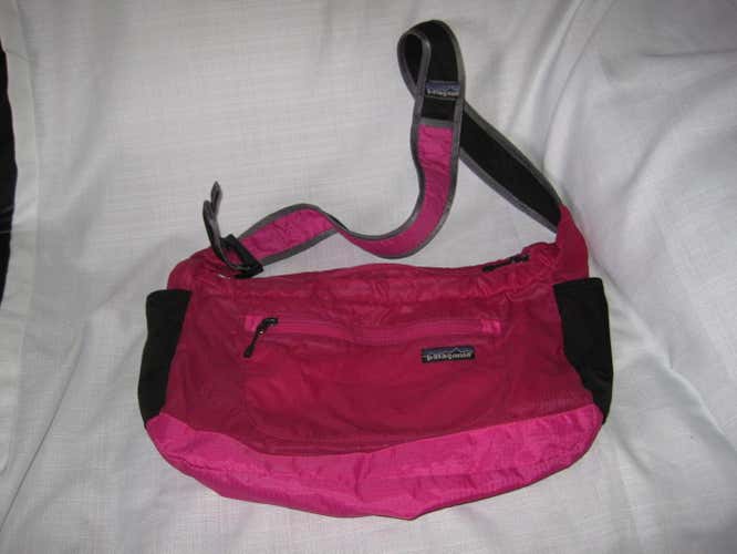 Patagonia LWT Lightweight Courier Messenger Bag Hiking Camping School Pink