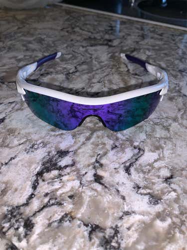 Unisex One Size Fits All Oakley Radarlock Sunglasses
