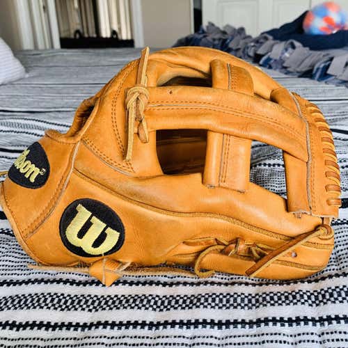 Infield A2000 EL3 11.75" Baseball Glove