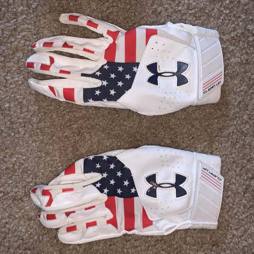 White Used Medium Under Armour Batting Gloves