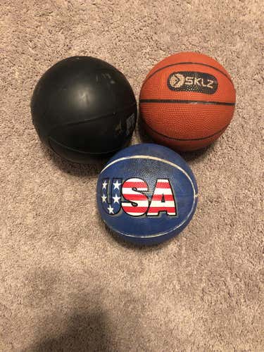 3 Mini Basketballs