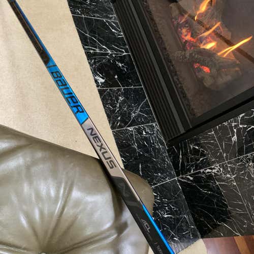 Brand New Left Handed 77 Flex Grip P92, Nexus 2N Pro, Pro Stock Hockey Stick