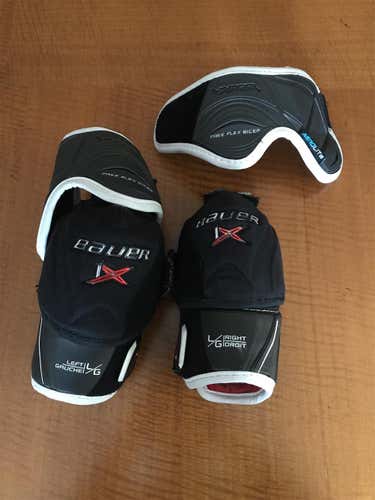 Used Junior Large Bauer Vapor 1X  Elbow Pads, Right Elbow Pad Is Broken But Fixable