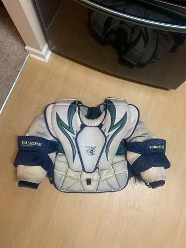 Vaughn V4 7600 Pro Return Goalie Chest Protector