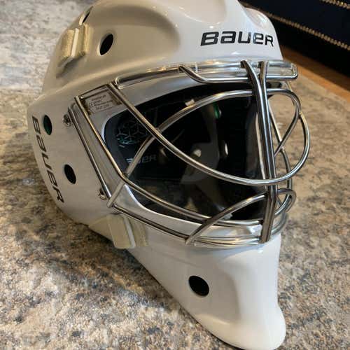 White Senior Bauer NME 9 Fit 2 Goalie Mask, With Bag EXCELLENT CONDITION!