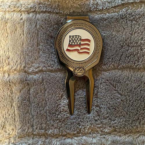 Divot Tool W/ American Flag Ball Marker