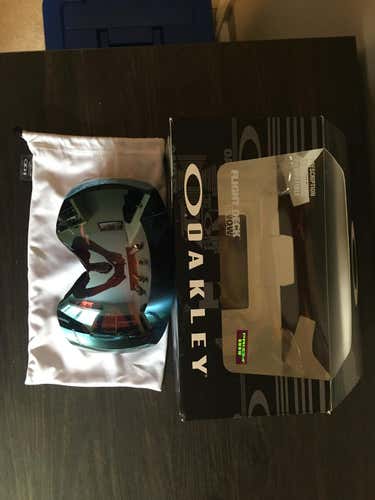 New Oakley Flight Deck Sapphire Iridium Lens Ski Goggles