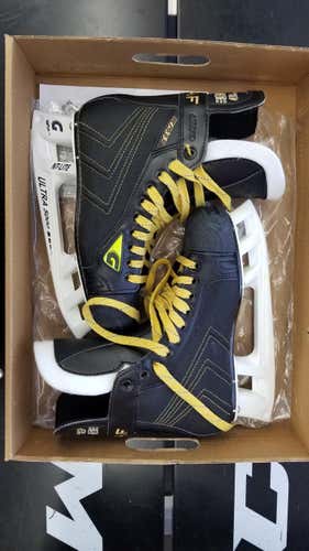 New Graf G35 Skates Size 7 NO STEEL