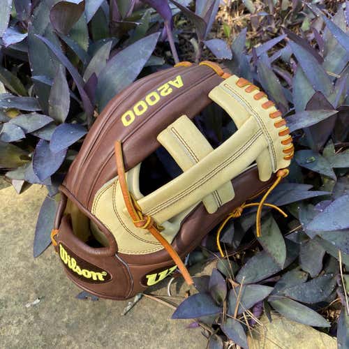 New Wilson A2000 EL3 GOTM - 11.75" Baseball Glove