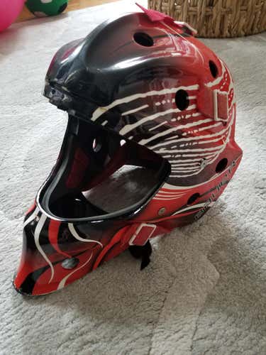 Used Junior Bauer NME 7 Goalie Mask