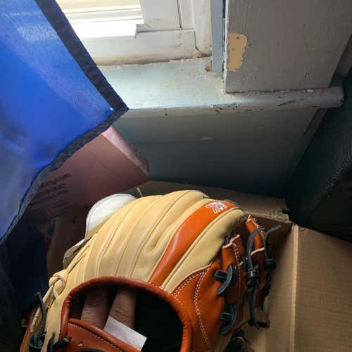 New Right Handed A2K 11.75" Baseball Glove