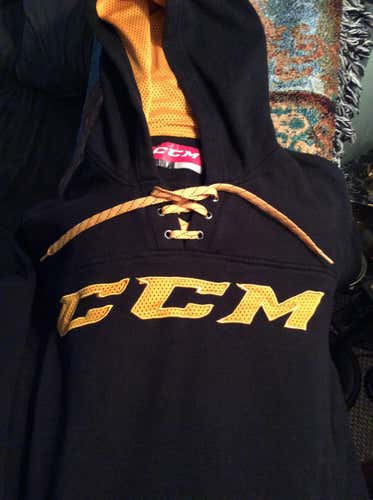 Black with yellow lace tie Used Adult Men's Large CCM Sweatshirt