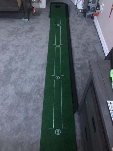Indoor putting green