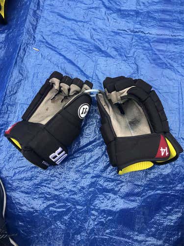 Black Used Warrior 13" Pro Stock Gloves Arizona Coyotes Comeau