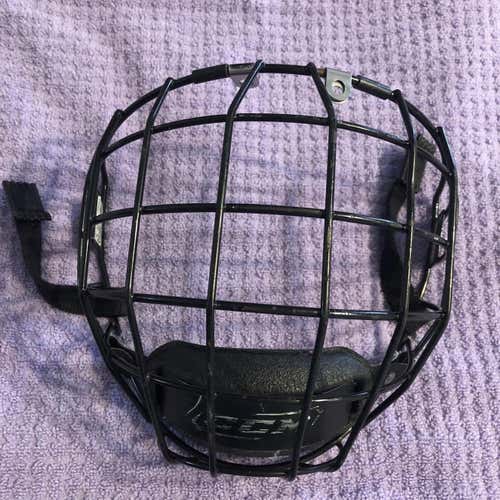 Used Medium CCM FM480 Facemask Full Cage
